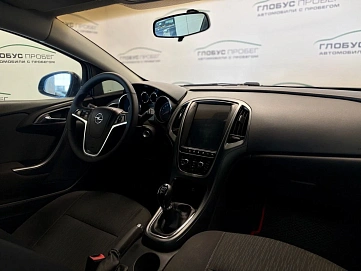 Opel Astra, 2012г., передний привод, механика
