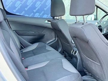 Peugeot 308, 2010г., передний привод, автомат