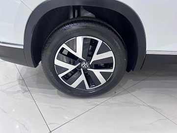 Volkswagen Tayron, 2022г., передний привод, робот