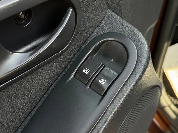 Renault Duster, 2012г., полный привод, механика