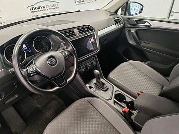Volkswagen Tiguan, 2020г., передний привод, робот