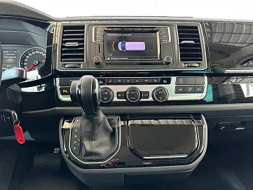 Volkswagen Multivan, 2018г., полный привод, робот