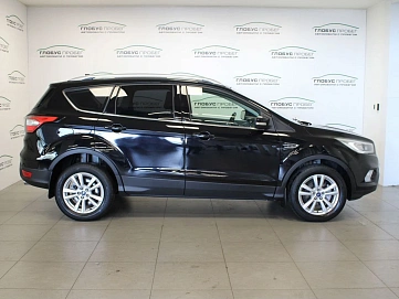 Ford Kuga, 2017г., передний привод, автомат