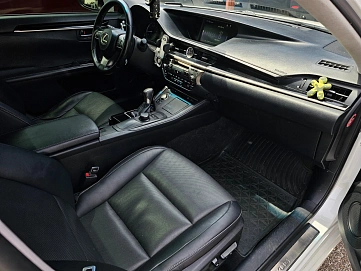 Lexus ES, 2017г., передний привод, автомат