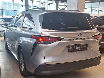 Toyota Sienna, 2021г., передний привод, автомат