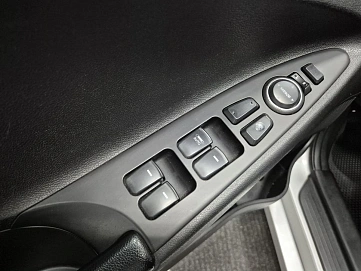 Hyundai Sonata, 2011г., передний привод, автомат