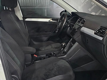 Volkswagen Tiguan, 2018г., полный привод, робот