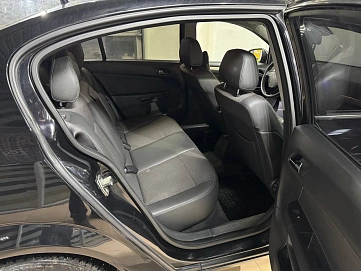 Opel Astra, 2011г., передний привод, автомат