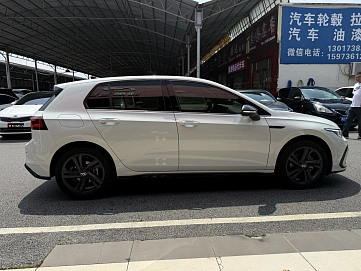 Volkswagen Golf, 2022г., передний привод, робот
