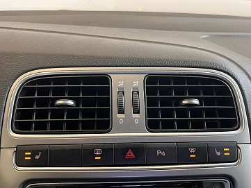 Volkswagen Polo, 2015г., передний привод, автомат