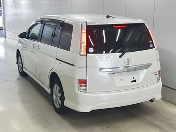 Toyota ISis, 2017г., полный привод, вариатор