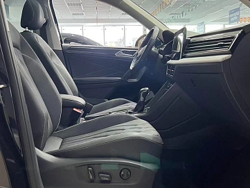 Volkswagen Tiguan, 2022г., передний привод, робот