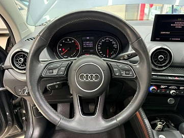 Audi Q2, 2023г., передний привод, робот