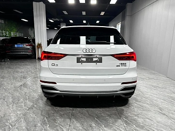 Audi Q3, 2023г., передний привод, робот