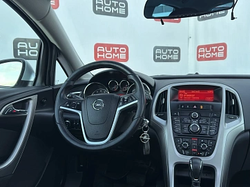 Opel Astra, 2011г., передний привод, автомат