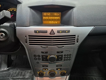 Opel Astra, 2012г., передний привод, механика
