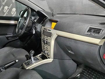 Opel Astra GTC, 2008г., передний привод, робот