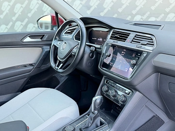 Volkswagen Tiguan, 2018г., полный привод, автомат