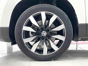 Skoda Karoq, 2021г., передний привод, автомат