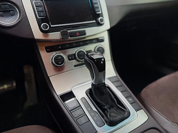 Volkswagen Passat, 2013г., передний привод, робот