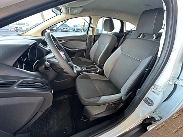 Ford Focus, 2012г., передний привод, робот