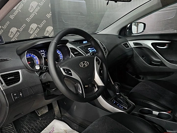 Hyundai Elantra, 2015г., передний привод, автомат