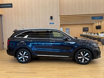 Kia Sorento, 2021г., полный привод, робот