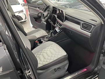 Volkswagen Tayron, 2022г, передний привод, робот
