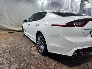 Kia Stinger, 2018г., полный привод, автомат