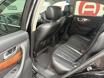 Infiniti QX70, 2016г., передний привод, автомат