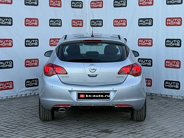Opel Astra, 2011г., передний привод, автомат