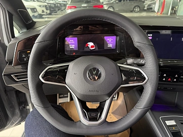 Volkswagen Golf, 2021г., передний привод, робот
