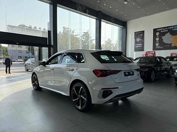 Audi A3, 2023г., передний привод, робот