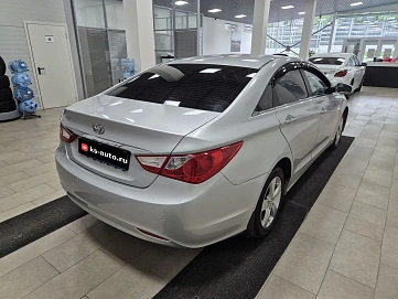 Hyundai Sonata, 2011г., передний привод, автомат