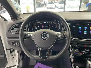 Volkswagen T-Roc, 2022г., полный привод, робот