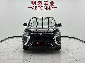 Mitsubishi Outlander, 2022г., передний привод, вариатор