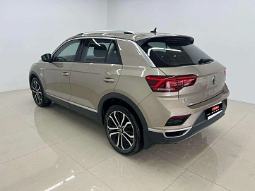 Volkswagen T-Roc, 2022г., передний привод, робот