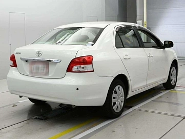 Toyota Belta, 2011г., передний привод, вариатор