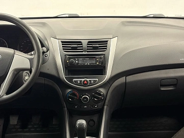 Hyundai Solaris, 2011г., передний привод, механика