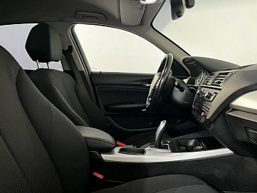 BMW 1 серии, 2012г., задний привод, автомат
