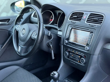Volkswagen Golf, 2011г., передний привод, механика