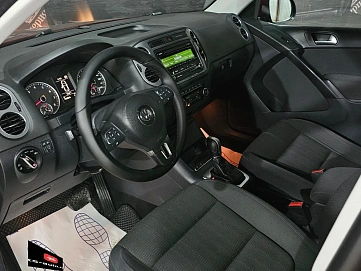 Volkswagen Tiguan, 2012г., передний привод, робот