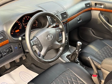 Toyota Avensis, 2006г., передний привод, механика