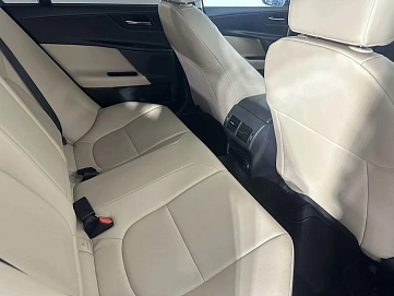 Jaguar XE, 2016г., задний привод, автомат