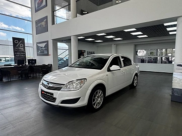 Opel Astra, 2011г., передний привод, механика
