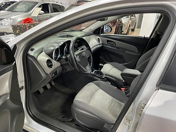 Chevrolet Cruze, 2010г., передний привод, механика