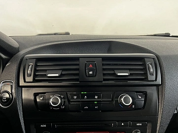 BMW 1 серии, 2012г., задний привод, автомат
