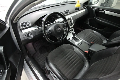 Volkswagen Passat, 2013г., передний привод, робот