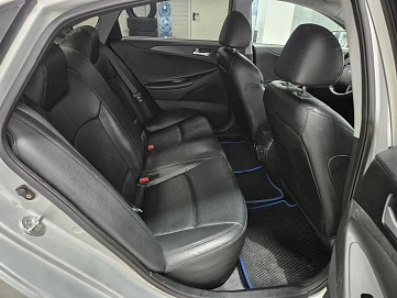 Hyundai Sonata, 2011г., передний привод, автомат