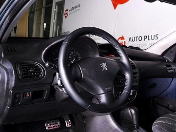 Peugeot 206, 2003г., передний привод, автомат